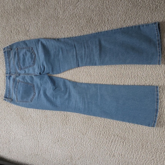 Mid Rise Bootcut Light Wash Jeans - Picture 13 of 16